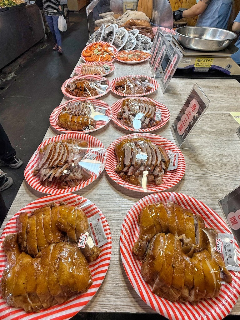 逸香閣|新光黃昏市場超人氣鵝肉、烤鴨、叉燒，每日新鮮現做，獨家特製醬料搭配更美味，還有免費鵝湯 @果果愛Fruitlove