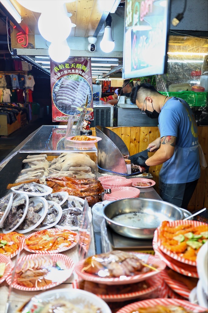逸香閣|新光黃昏市場超人氣鵝肉、烤鴨、叉燒，每日新鮮現做，獨家特製醬料搭配更美味，還有免費鵝湯 @果果愛Fruitlove