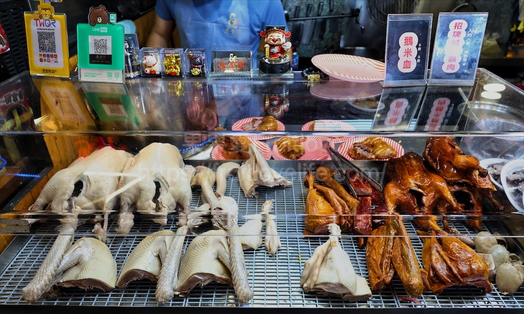 逸香閣|新光黃昏市場超人氣鵝肉、烤鴨、叉燒，每日新鮮現做，獨家特製醬料搭配更美味，還有免費鵝湯 @果果愛Fruitlove