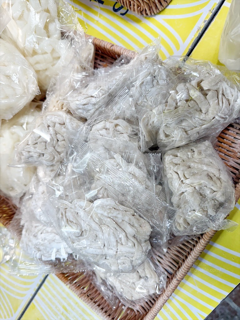 聯發製麵廠-聯發麵條店|台中西區製麵廠，藏在市場裡的職人手藝，顏色繽紛的蔬果彩色麵，好看又好吃 @果果愛Fruitlove