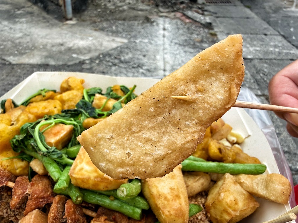 閒酥雞|雲林斗六鹹酥雞，炸物選項豐富，蒜片九層塔增添香氣，下午點心、宵夜推薦 @果果愛Fruitlove