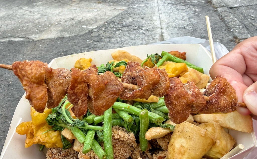 閒酥雞|雲林斗六鹹酥雞，炸物選項豐富，蒜片九層塔增添香氣，下午點心、宵夜推薦 @果果愛Fruitlove