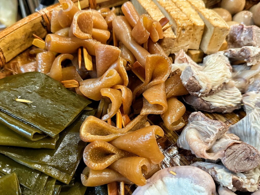 阿成小吃|南投國姓超人氣的美食小吃店，在地人推薦的古早味滷味與小吃，排隊也甘願 @果果愛Fruitlove