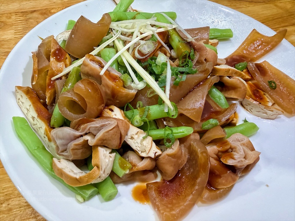 阿成小吃|南投國姓超人氣的美食小吃店，在地人推薦的古早味滷味與小吃，排隊也甘願 @果果愛Fruitlove