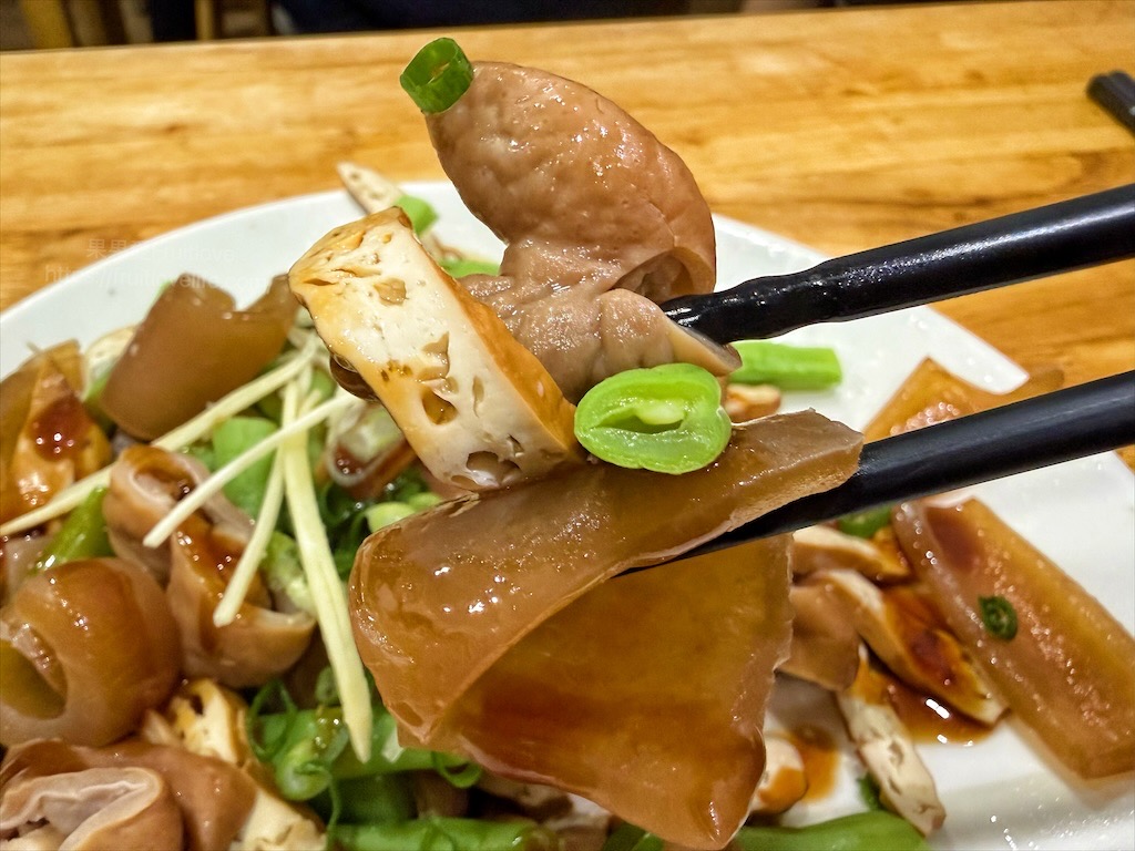 阿成小吃|南投國姓超人氣的美食小吃店，在地人推薦的古早味滷味與小吃，排隊也甘願 @果果愛Fruitlove