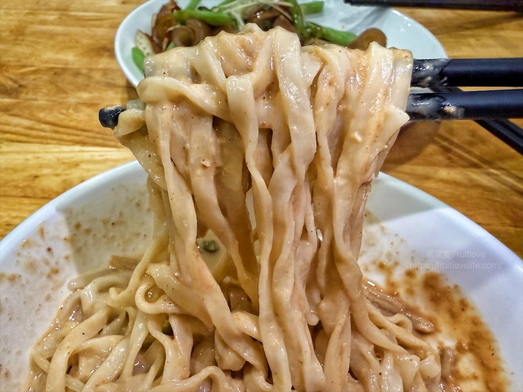 阿成小吃|南投國姓超人氣的美食小吃店，在地人推薦的古早味滷味與小吃，排隊也甘願 @果果愛Fruitlove