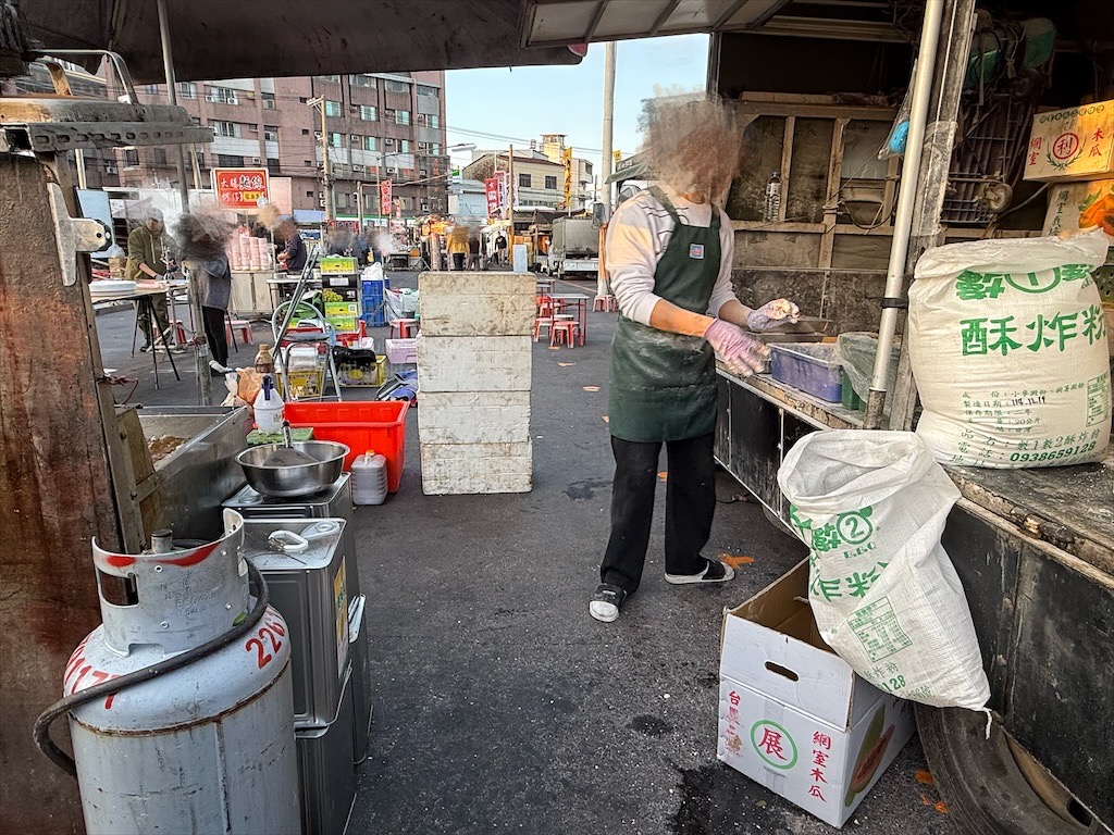 彰化精誠夜市有許多排隊美食小吃，跟我們一起來看看有那些排隊美食吧! @果果愛Fruitlove