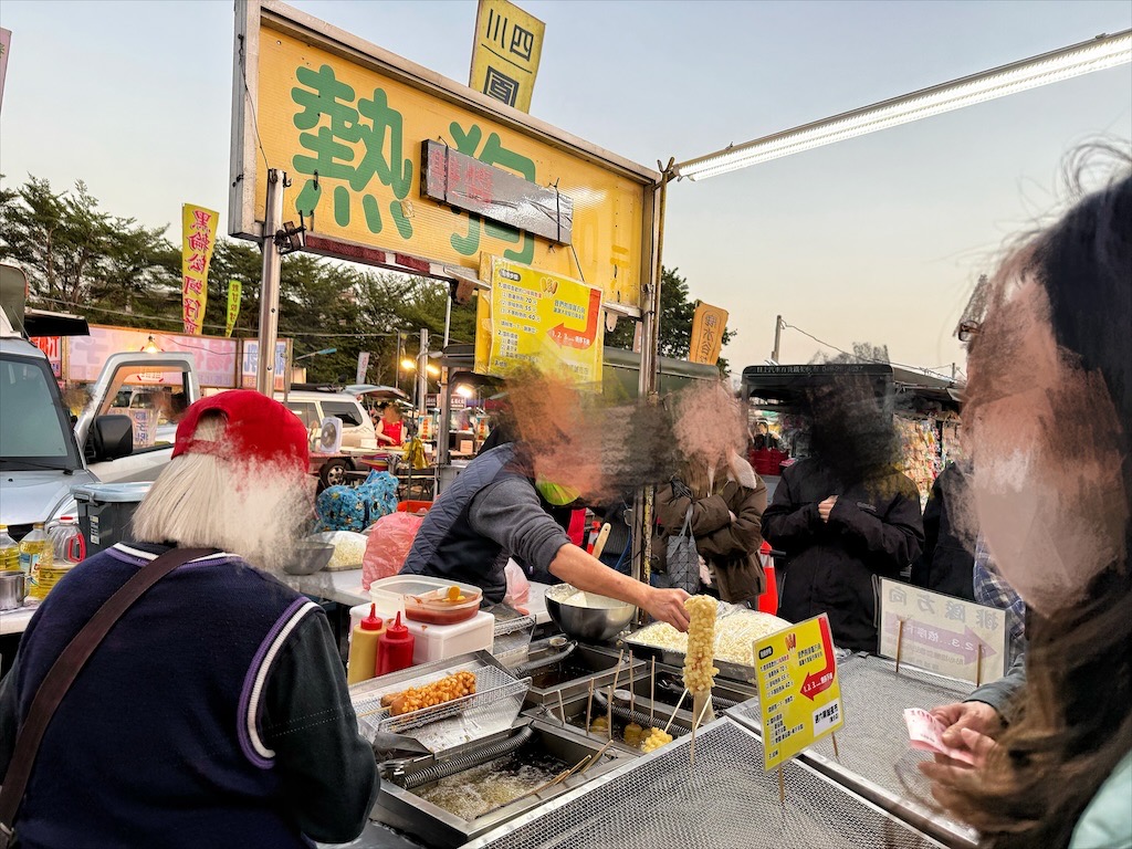 彰化精誠夜市有許多排隊美食小吃，跟我們一起來看看有那些排隊美食吧! @果果愛Fruitlove
