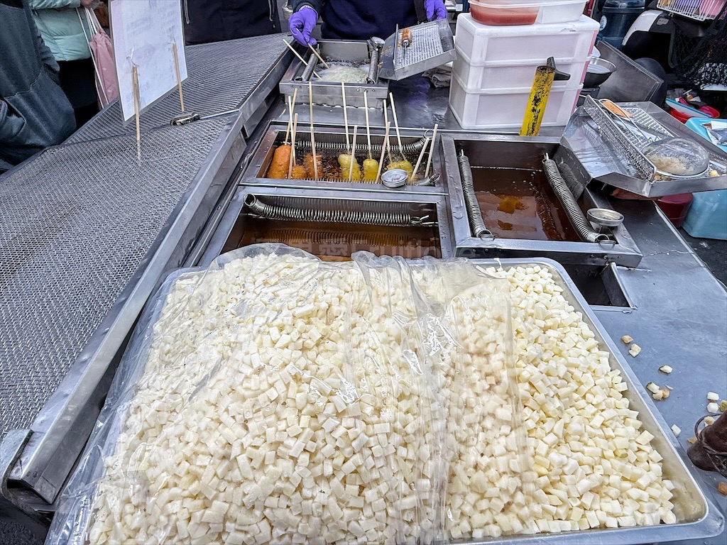 彰化精誠夜市有許多排隊美食小吃，跟我們一起來看看有那些排隊美食吧! @果果愛Fruitlove