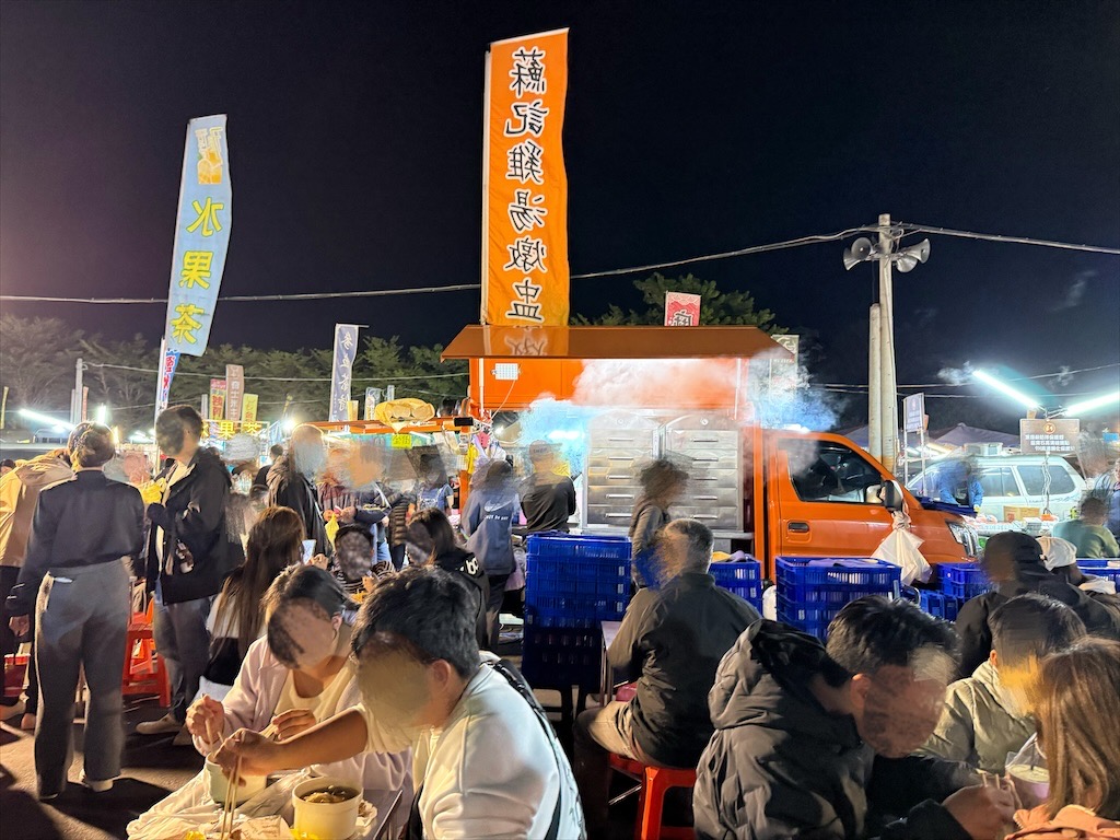 彰化精誠夜市有許多排隊美食小吃，跟我們一起來看看有那些排隊美食吧! @果果愛Fruitlove