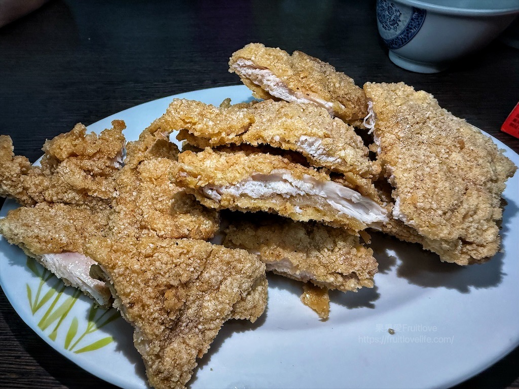 芳苑廟口香雞排|彰化芳苑普天宮周邊人氣炸物小吃，蚵嗲、花枝嗲、雞排都很推薦 @果果愛Fruitlove