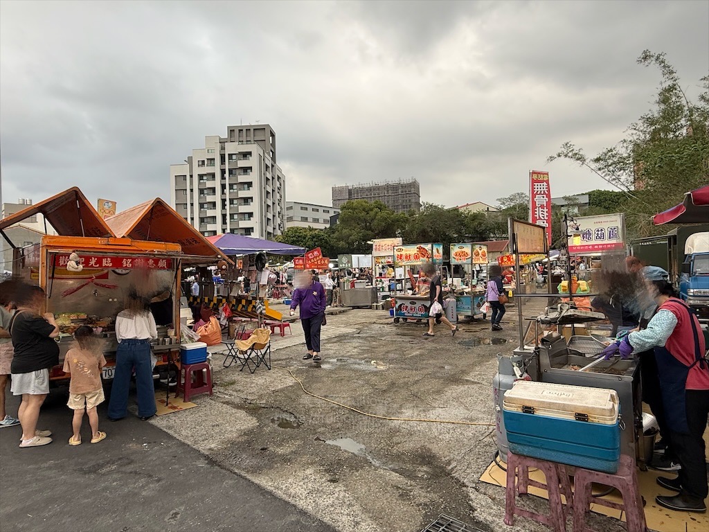 大肚夜市|台中大肚週日限定夜市，除了必嚐碳烤雞排、金沙臭豆腐，還有那些美食小吃呢? @果果愛Fruitlove