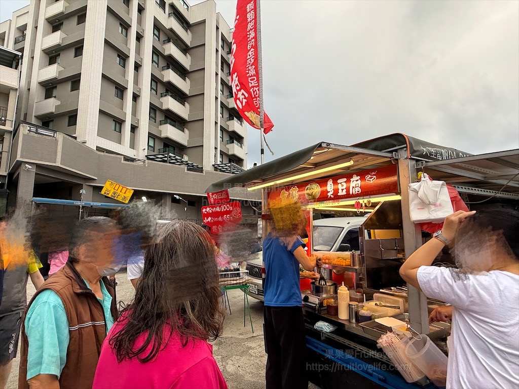 大肚夜市|台中大肚週日限定夜市，除了必嚐碳烤雞排、金沙臭豆腐，還有那些美食小吃呢? @果果愛Fruitlove