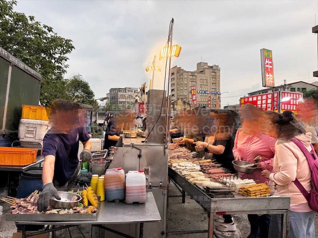大肚夜市|台中大肚週日限定夜市，除了必嚐碳烤雞排、金沙臭豆腐，還有那些美食小吃呢? @果果愛Fruitlove