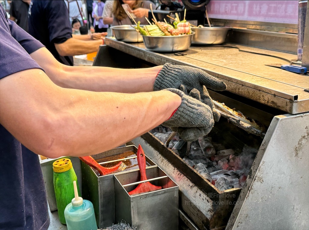 大肚夜市|台中大肚週日限定夜市，除了必嚐碳烤雞排、金沙臭豆腐，還有那些美食小吃呢? @果果愛Fruitlove