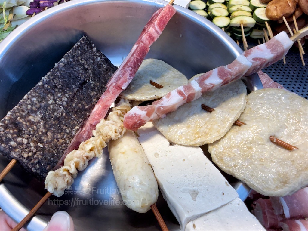 大肚夜市|台中大肚週日限定夜市，除了必嚐碳烤雞排、金沙臭豆腐，還有那些美食小吃呢? @果果愛Fruitlove