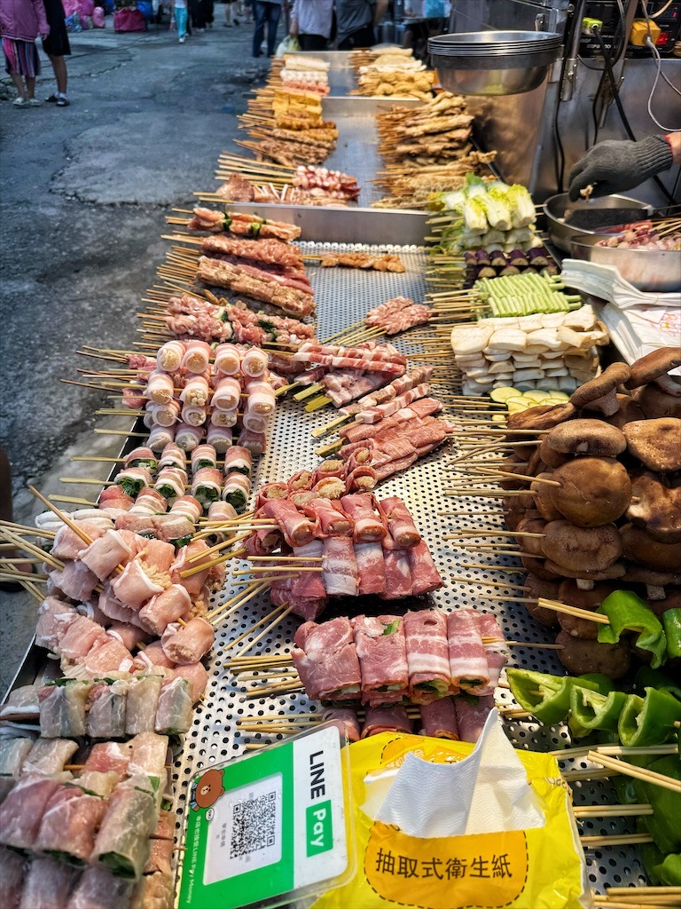 大肚夜市|台中大肚週日限定夜市，除了必嚐碳烤雞排、金沙臭豆腐，還有那些美食小吃呢? @果果愛Fruitlove