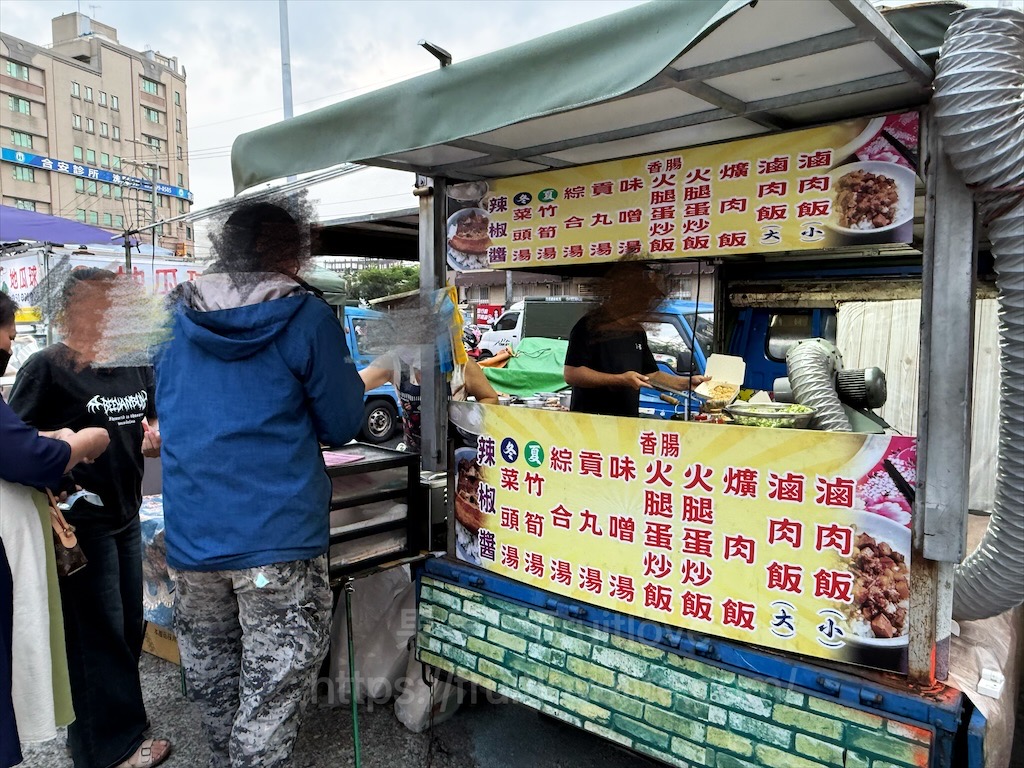 大肚夜市|台中大肚週日限定夜市，除了必嚐碳烤雞排、金沙臭豆腐，還有那些美食小吃呢? @果果愛Fruitlove
