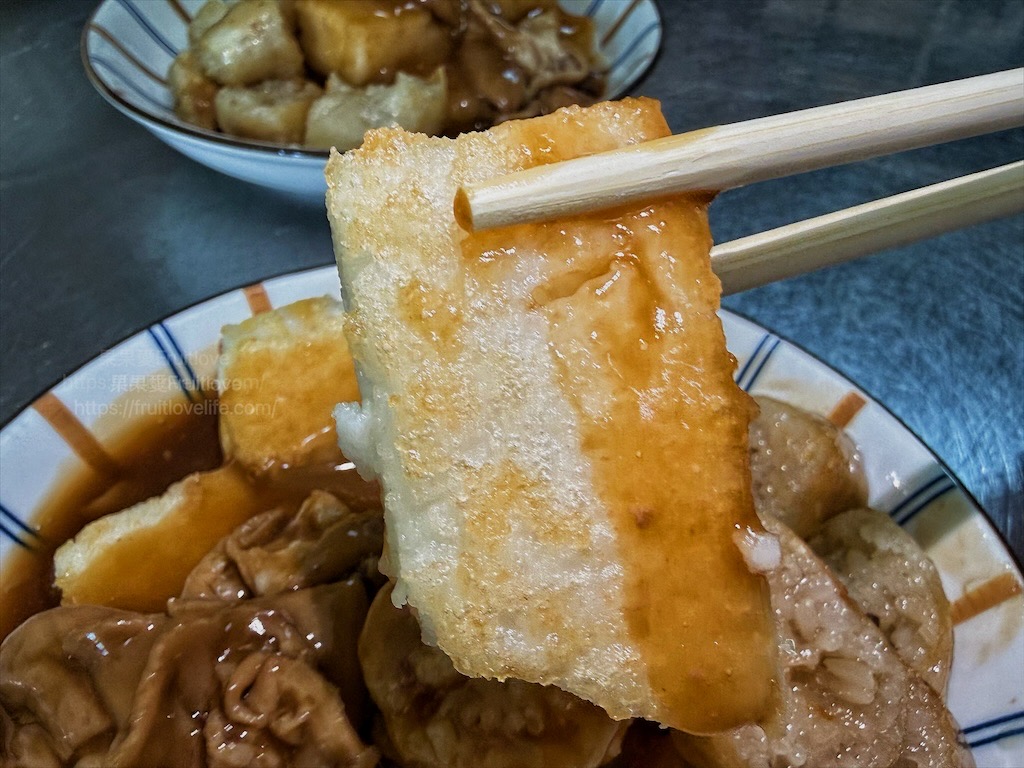 北港新市仔口阿財老擔煎盤粿|雲林北港早午餐，外酥內軟、米香十足的煎盤粿+入味Q軟的滷腸，是最棒的推薦 @果果愛Fruitlove