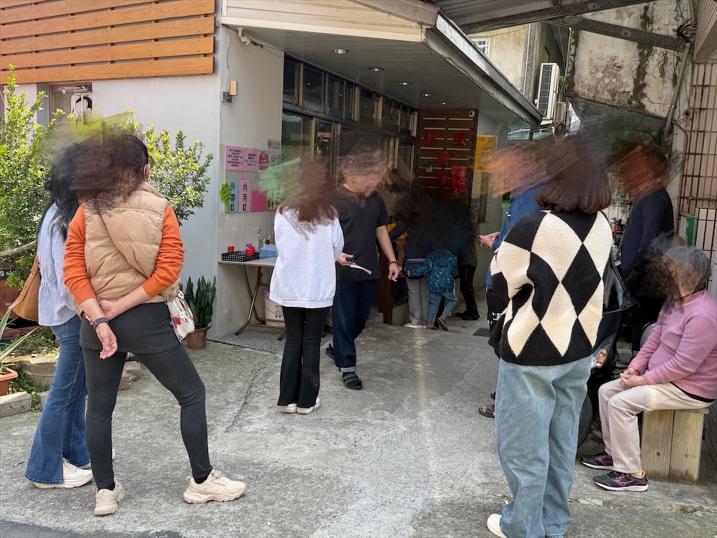 楊家蛋黃麵|苗栗頭屋早午餐，隱藏在巷弄中的人氣小吃店，蛋黃麵獨特Q彈，小菜滷味也是許多人推薦 @果果愛Fruitlove
