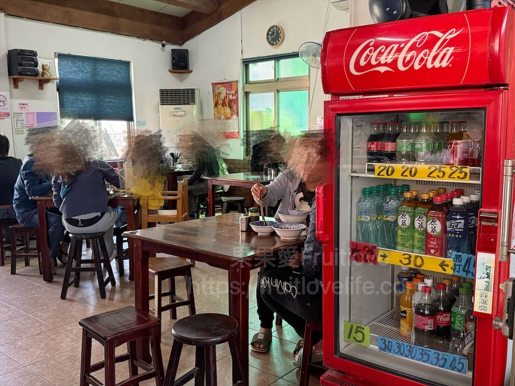 楊家蛋黃麵|苗栗頭屋早午餐，隱藏在巷弄中的人氣小吃店，蛋黃麵獨特Q彈，小菜滷味也是許多人推薦 @果果愛Fruitlove