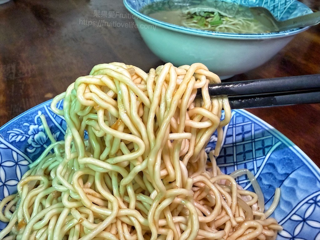 楊家蛋黃麵|苗栗頭屋早午餐，隱藏在巷弄中的人氣小吃店，蛋黃麵獨特Q彈，小菜滷味也是許多人推薦 @果果愛Fruitlove