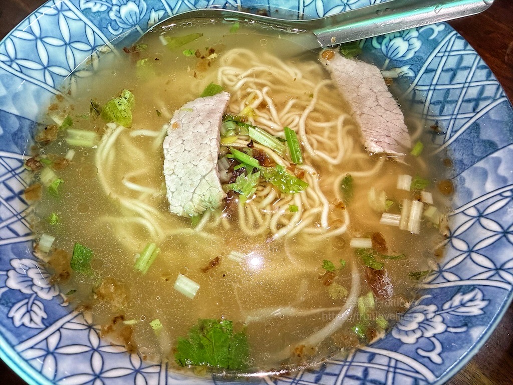 楊家蛋黃麵|苗栗頭屋早午餐，隱藏在巷弄中的人氣小吃店，蛋黃麵獨特Q彈，小菜滷味也是許多人推薦 @果果愛Fruitlove
