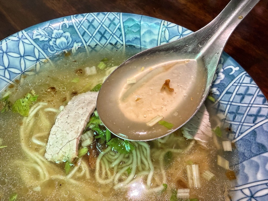 楊家蛋黃麵|苗栗頭屋早午餐，隱藏在巷弄中的人氣小吃店，蛋黃麵獨特Q彈，小菜滷味也是許多人推薦 @果果愛Fruitlove