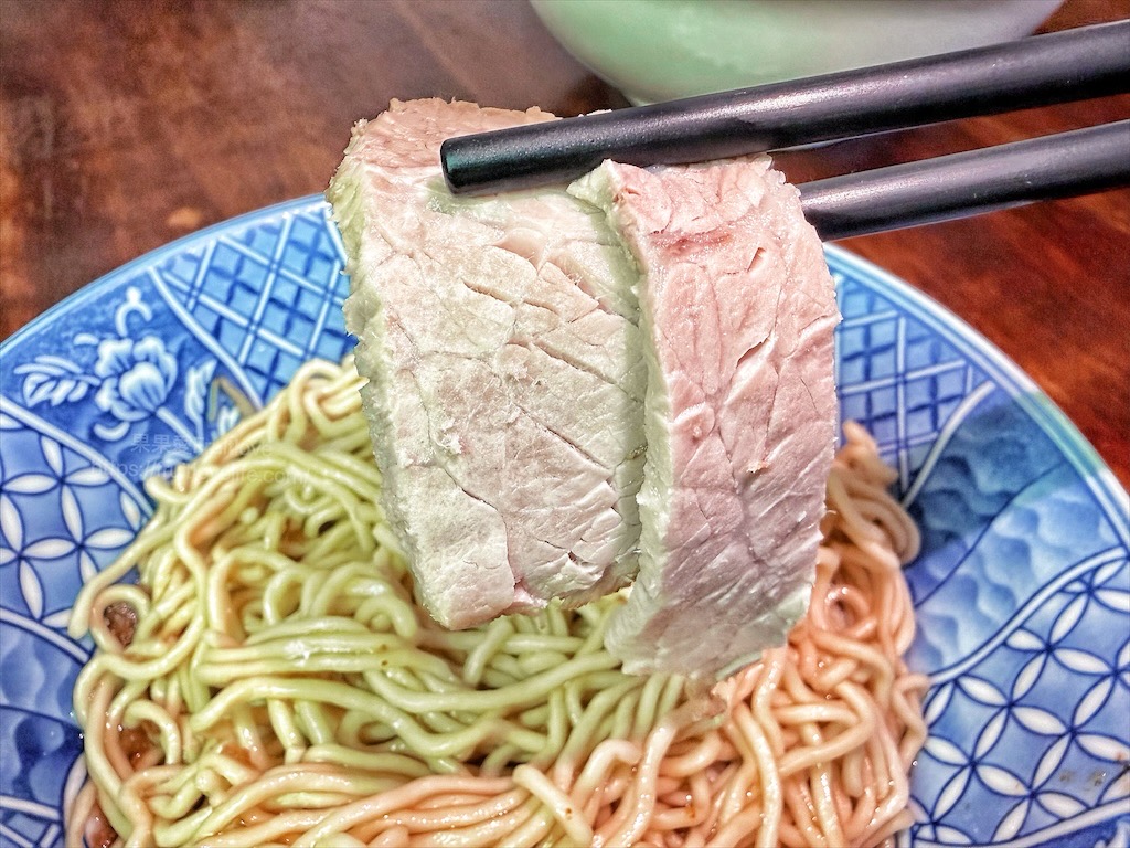 楊家蛋黃麵|苗栗頭屋早午餐，隱藏在巷弄中的人氣小吃店，蛋黃麵獨特Q彈，小菜滷味也是許多人推薦 @果果愛Fruitlove