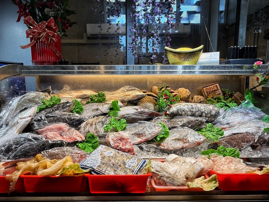 新竹南寮漁港一日遊，親子、美食、野餐、放風箏這裡都有，品嚐竹風漁市海鮮與海岸療癒美景 @果果愛Fruitlove