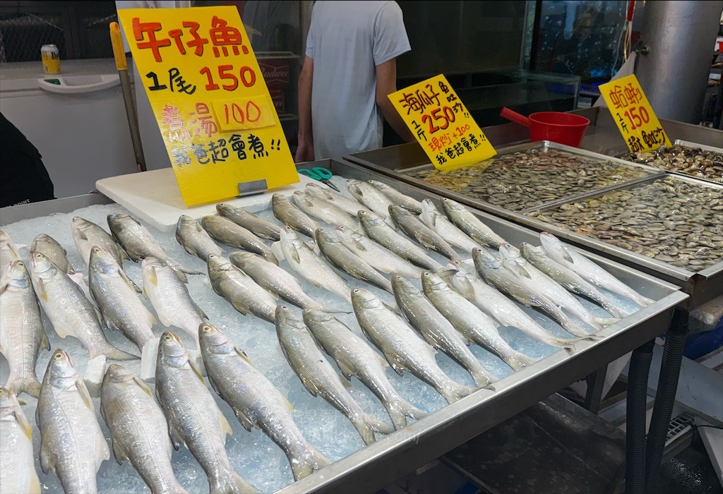新竹南寮漁港一日遊，親子、美食、野餐、放風箏這裡都有，品嚐竹風漁市海鮮與海岸療癒美景 @果果愛Fruitlove