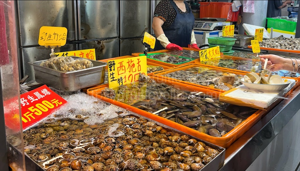 新竹南寮漁港一日遊，親子、美食、野餐、放風箏這裡都有，品嚐竹風漁市海鮮與海岸療癒美景 @果果愛Fruitlove