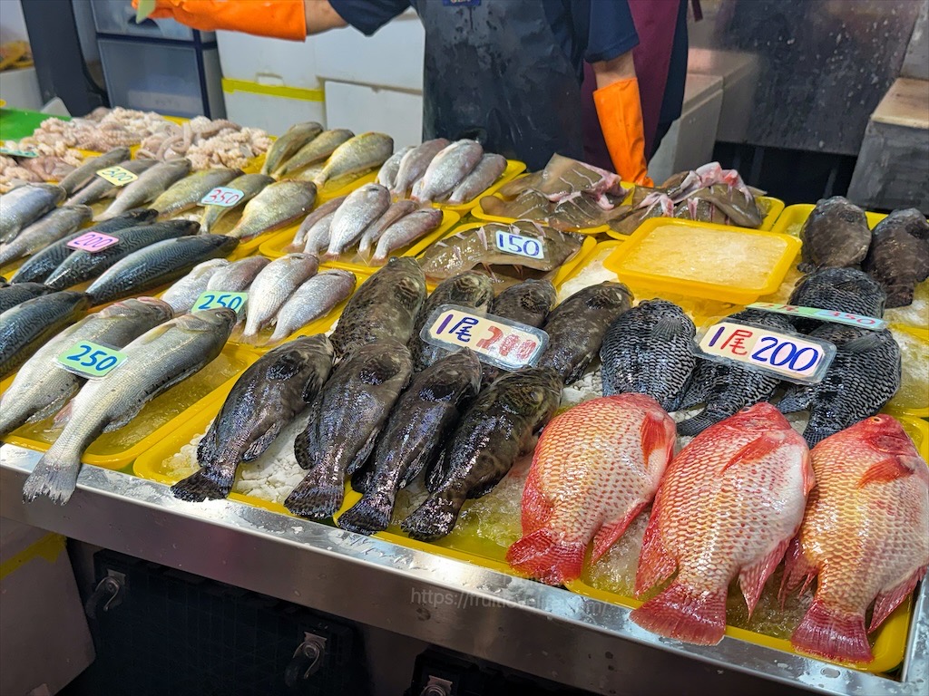 新竹南寮漁港一日遊，親子、美食、野餐、放風箏這裡都有，品嚐竹風漁市海鮮與海岸療癒美景 @果果愛Fruitlove
