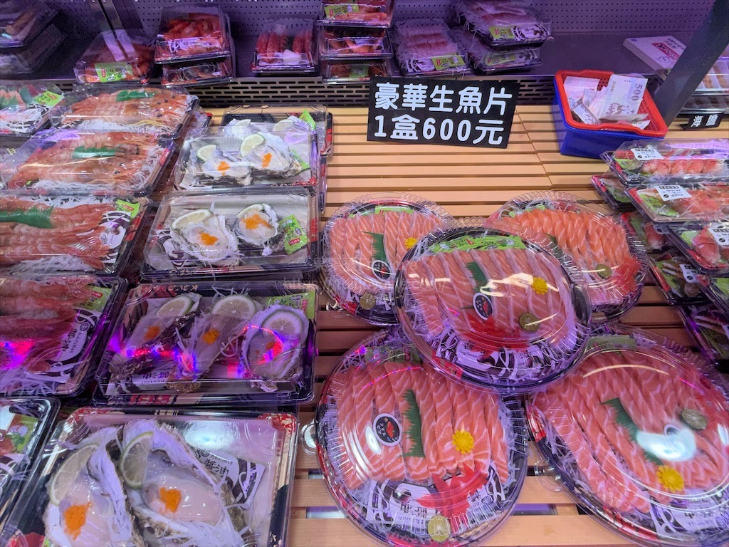 新竹南寮漁港一日遊，親子、美食、野餐、放風箏這裡都有，品嚐竹風漁市海鮮與海岸療癒美景 @果果愛Fruitlove