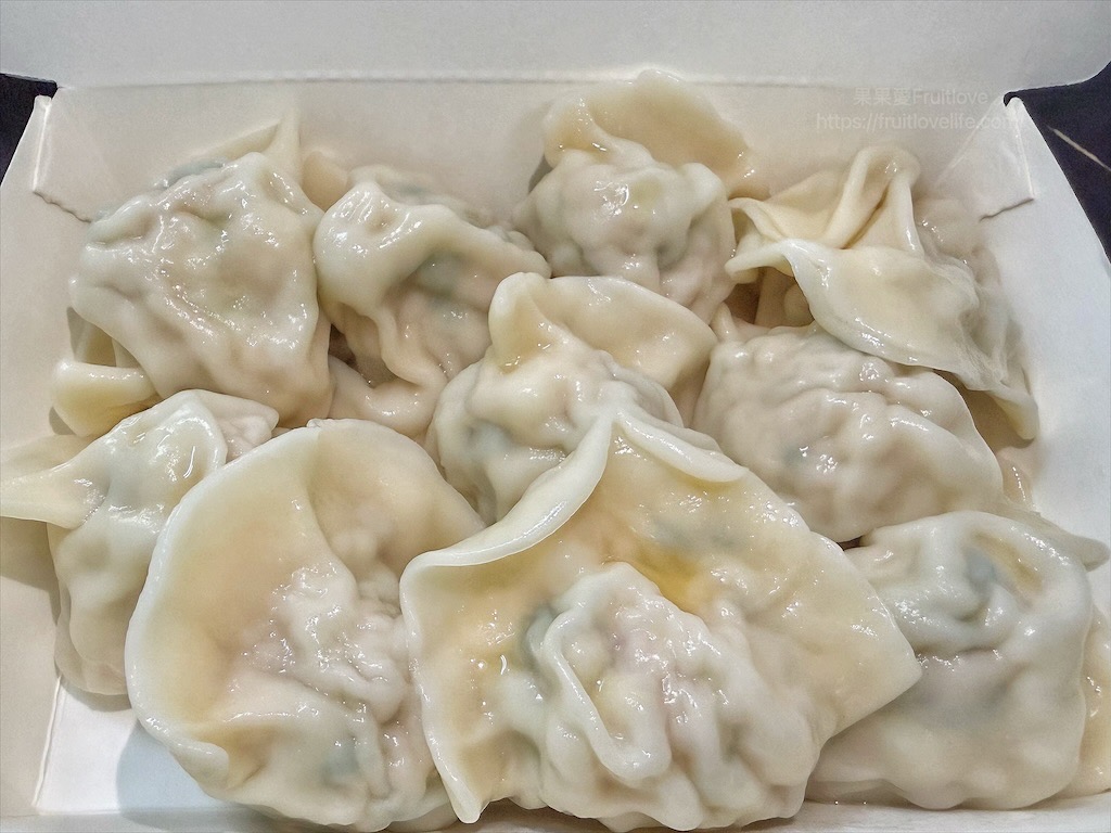 十圓餃子館|台中大里水餃，鍋貼(煎餃)金黃酥脆，配上料多的酸辣湯，最棒的美味組合 @果果愛Fruitlove