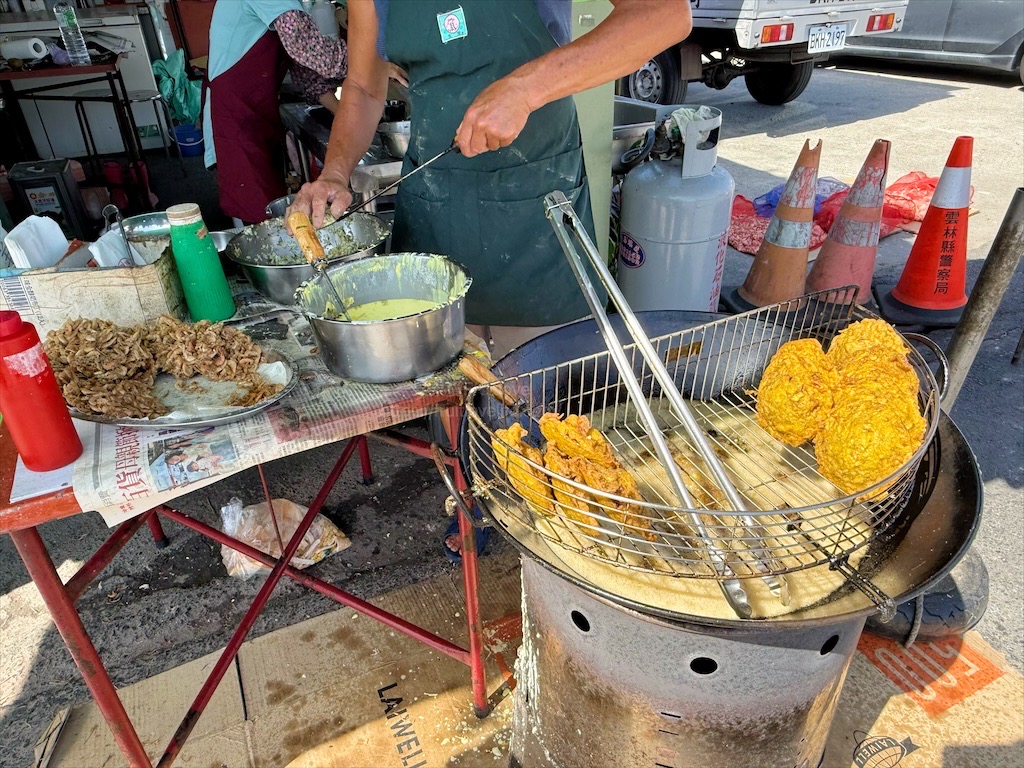 下崙剉冰店|雲林口湖必吃古早味！蝦餅、羊肉嗲、蚵嗲酥脆鮮美，銅板價享受在地好滋味