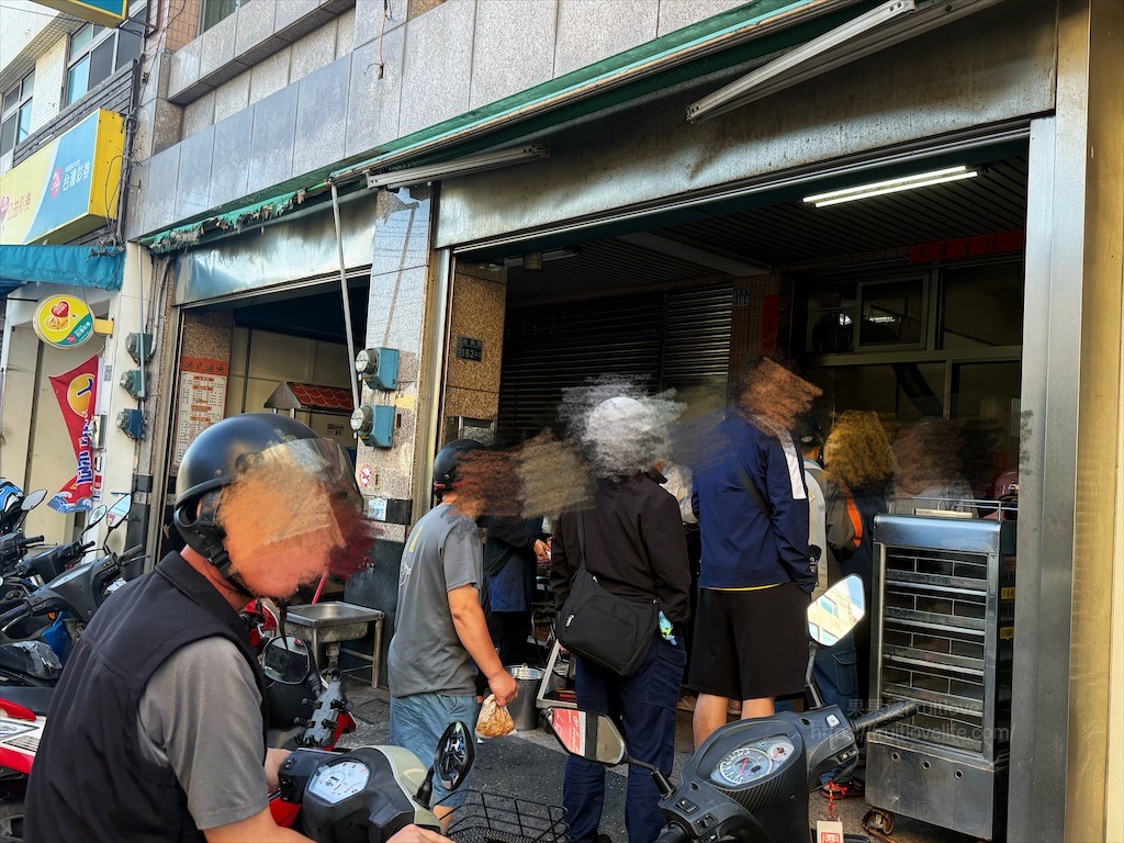 鹿港早餐店|彰化鹿港必吃傳統早餐，在地人推薦排隊名店 (燒餅夾蛋、蔥油餅、古早味飲品) @果果愛Fruitlove