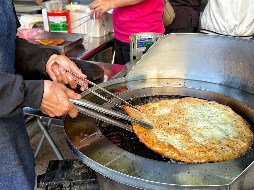 鹿港早餐店|彰化鹿港必吃傳統早餐，在地人推薦排隊名店 (燒餅夾蛋、蔥油餅、古早味飲品) @果果愛Fruitlove