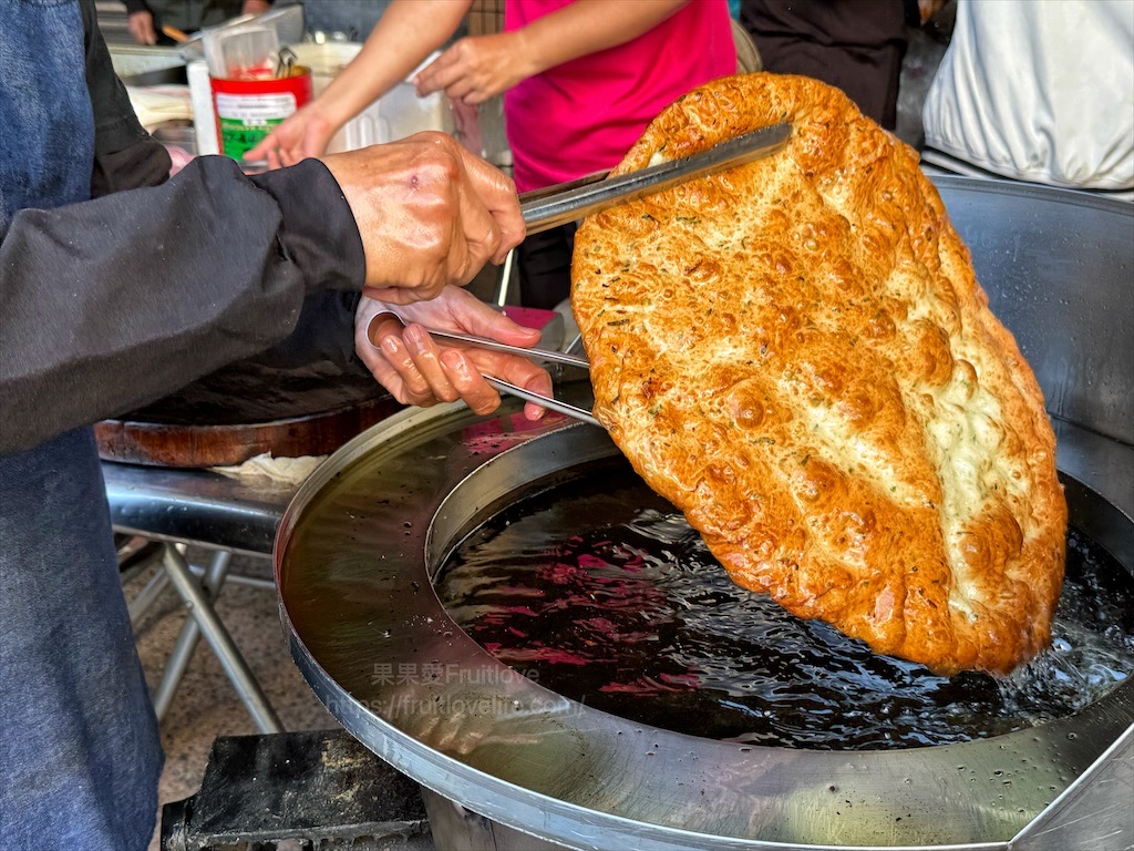 鹿港早餐店|彰化鹿港必吃傳統早餐，在地人推薦排隊名店 (燒餅夾蛋、蔥油餅、古早味飲品) @果果愛Fruitlove