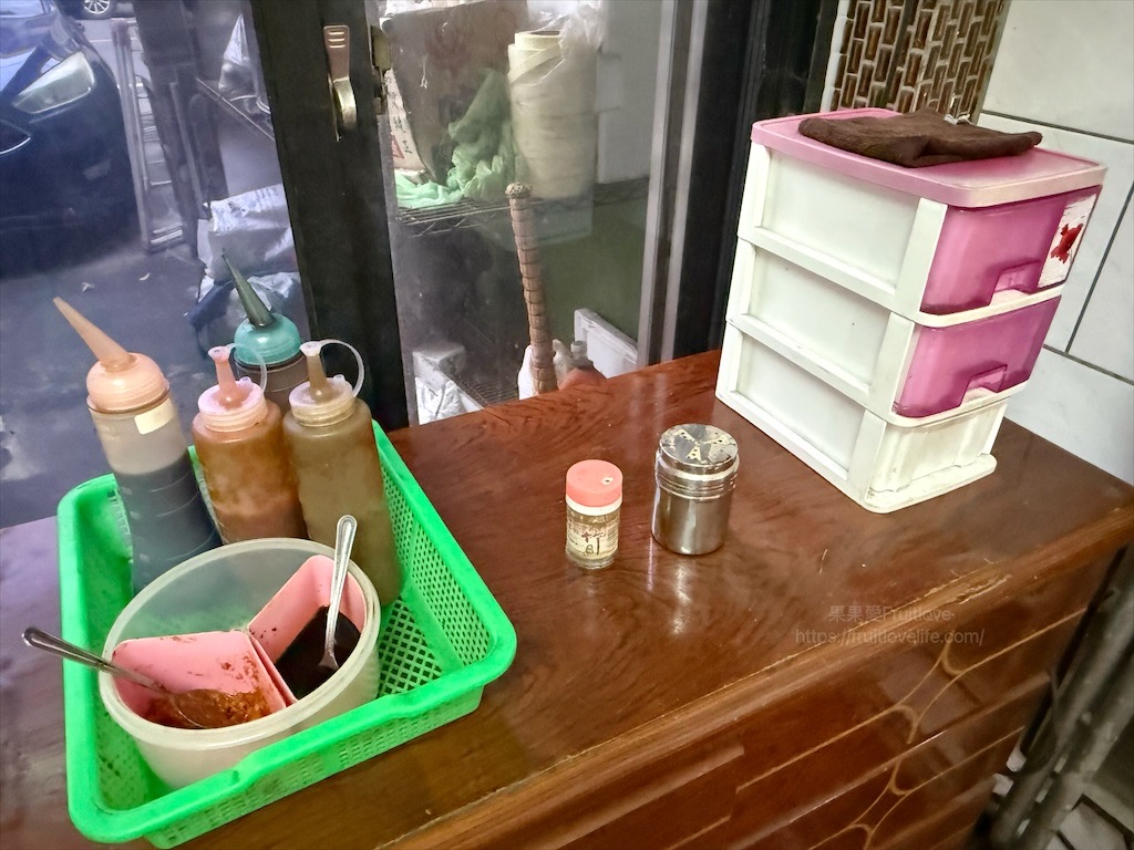 阿宏煎餃|彰化線西煎餃、水餃,就藏身在民宅內的美味小吃,金黃酥脆的煎餃就是要配上玉米濃湯或酸辣湯 @果果愛Fruitlove 阿宏煎餃|彰化線西煎餃、水餃,就藏身在民宅內的美味小吃,金黃酥脆的煎餃就是要配上玉米濃湯或酸辣湯 @果果愛Fruitlove
