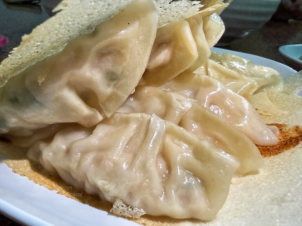 阿宏煎餃|彰化線西煎餃、水餃，就藏身在民宅內的美味小吃，金黃酥脆的煎餃就是要配上玉米濃湯或酸辣湯 @果果愛Fruitlove