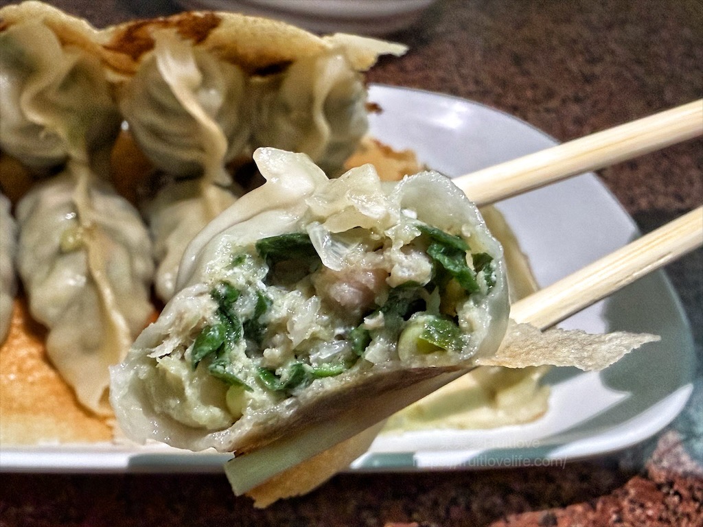阿宏煎餃|彰化線西煎餃、水餃，就藏身在民宅內的美味小吃，金黃酥脆的煎餃就是要配上玉米濃湯或酸辣湯 @果果愛Fruitlove
