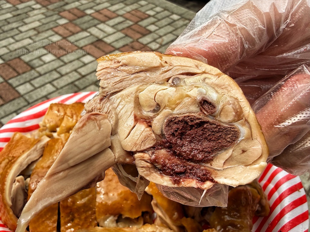 強強滾甘蔗雞烤鴨|南投市場美食，無意間發現的烤雞店，Q軟嫩滑的外皮、鮮嫩的肉質，單吃就好好吃唷! @果果愛Fruitlove