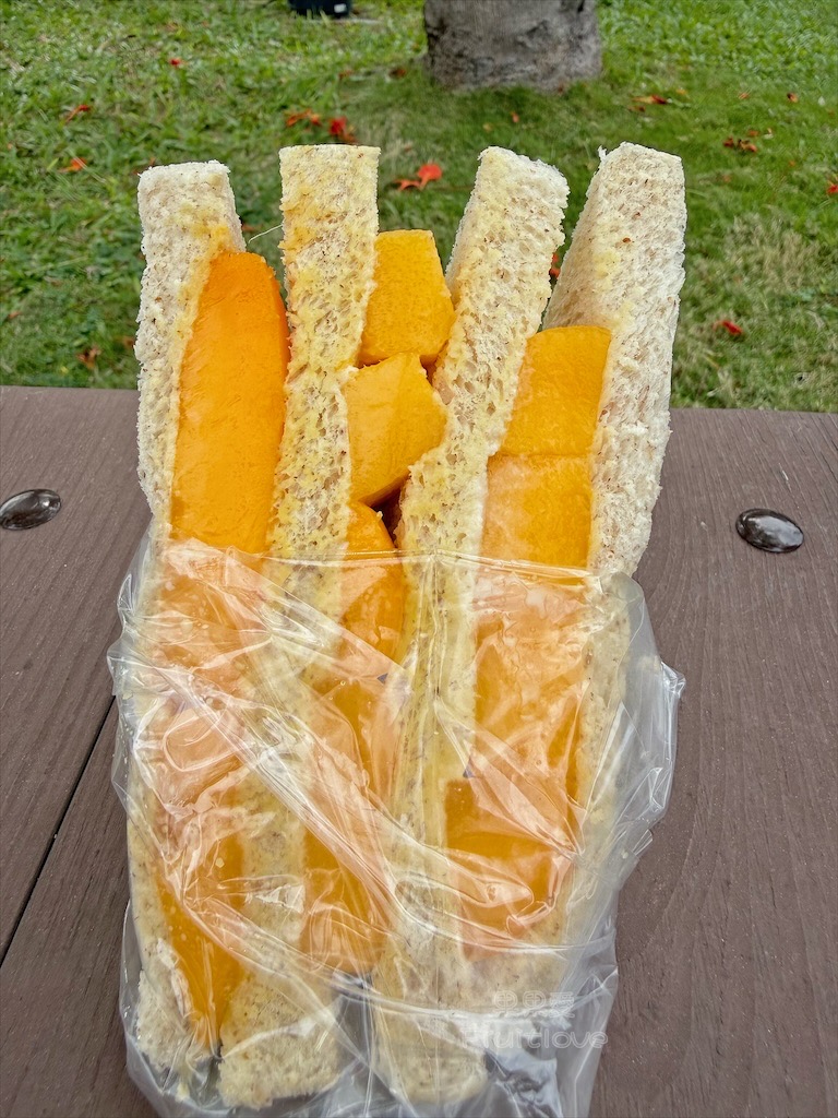 台中第三市場裡的三明治早餐專賣店，有好吃的新鮮水果三明治外，還有銅鑼燒、客製化捲餅 @果果愛Fruitlove