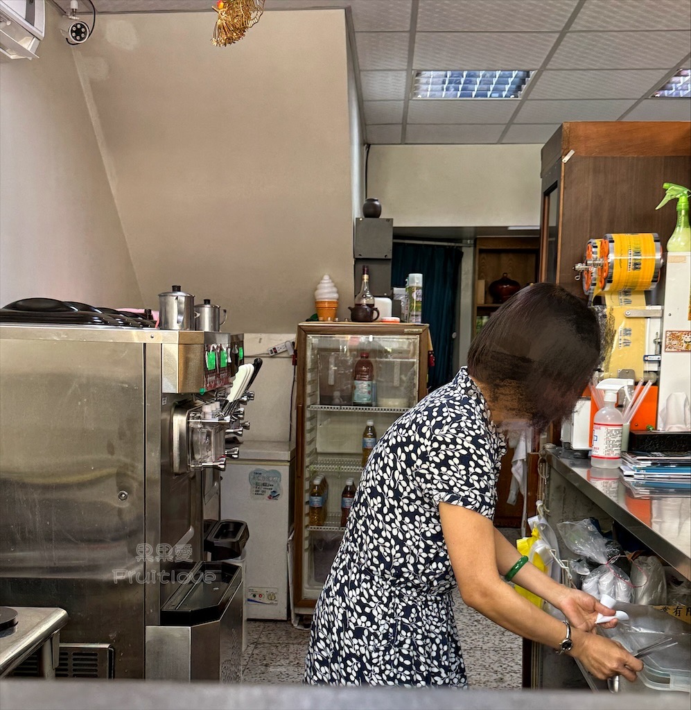 小赫霜淇淋 | 台中清水冰淇淋推薦，每週驚喜限定冰淇淋，紫雲巖旁消暑必吃 @果果愛Fruitlove