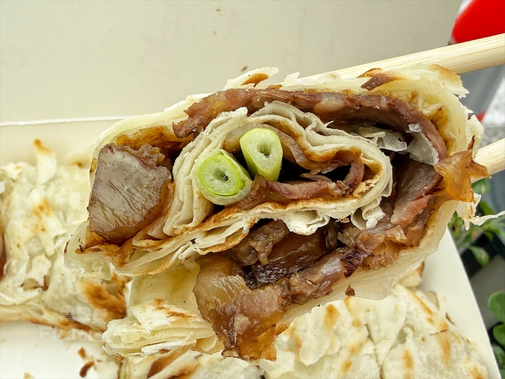 苗栗竹南｜阿瑩斤餅專門店：外酥內嫩斤餅包Q軟牛腱，在地人激推必吃美食小吃 @果果愛Fruitlove