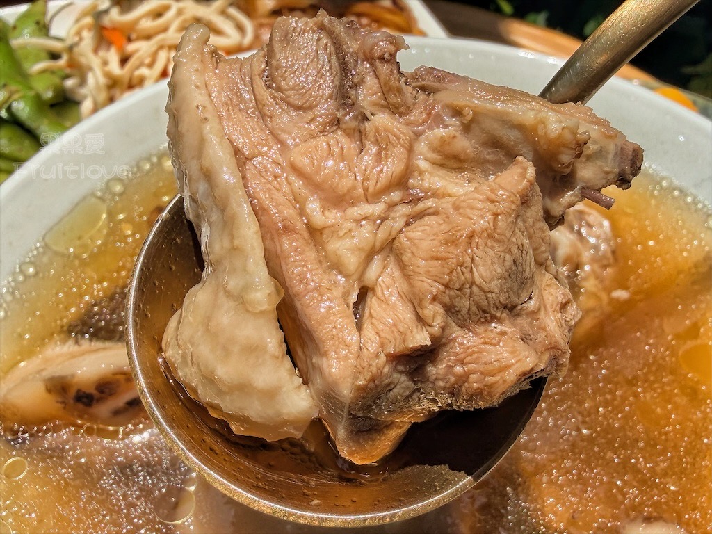 南投鹿谷｜菇神：個人獨享湯品，天白花菇土雞湯、黃金蟲草百菇湯，加熱即食超方便！ @果果愛Fruitlove