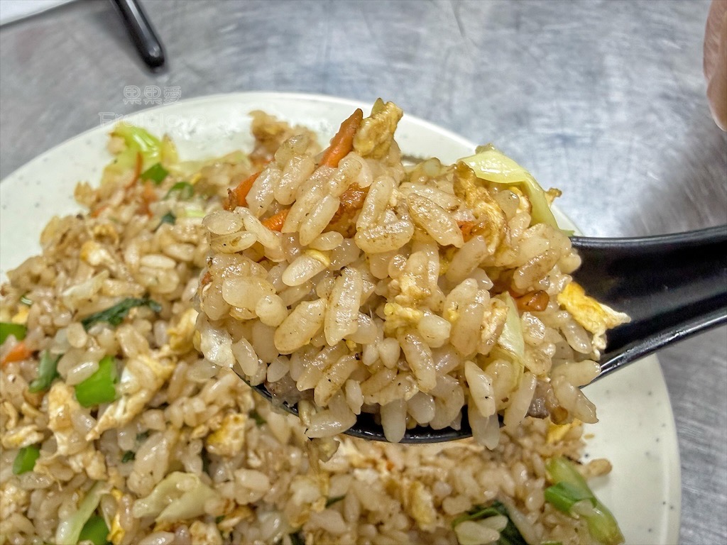 南投草屯|草屯東美炒飯:炒飯鍋氣十足、粒粒分明,平價的美味,讓你一口接一口 @果果愛Fruitlove 南投草屯|草屯東美炒飯:炒飯鍋氣十足、粒粒分明,平價的美味,讓你一口接一口 @果果愛Fruitlove