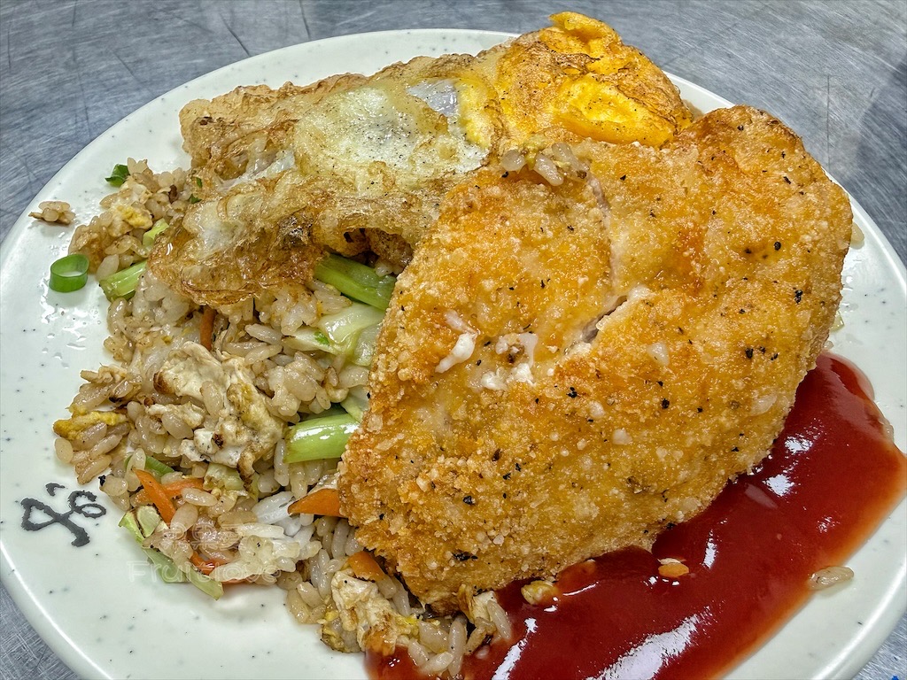 南投草屯|草屯東美炒飯:炒飯鍋氣十足、粒粒分明,平價的美味,讓你一口接一口 @果果愛Fruitlove 南投草屯|草屯東美炒飯:炒飯鍋氣十足、粒粒分明,平價的美味,讓你一口接一口 @果果愛Fruitlove