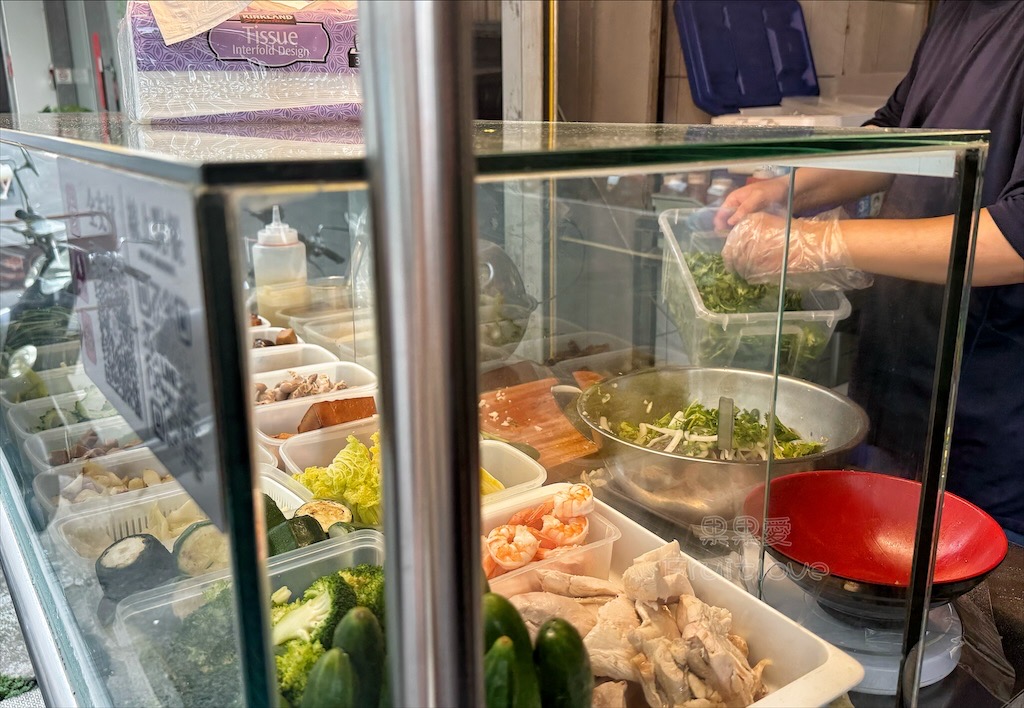 台中南屯鹽水雞推薦｜干城鹽水雞：黎明新村排隊美食，獨特檸檬、泰式酸辣、檸檬香菜口味必嚐！ @果果愛Fruitlove